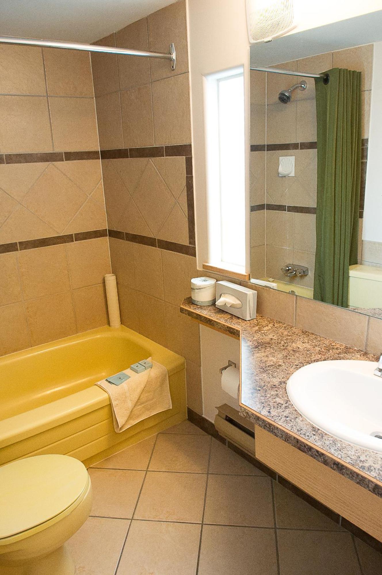 Motel Bavaria Radium Hot Springs Dış mekan fotoğraf