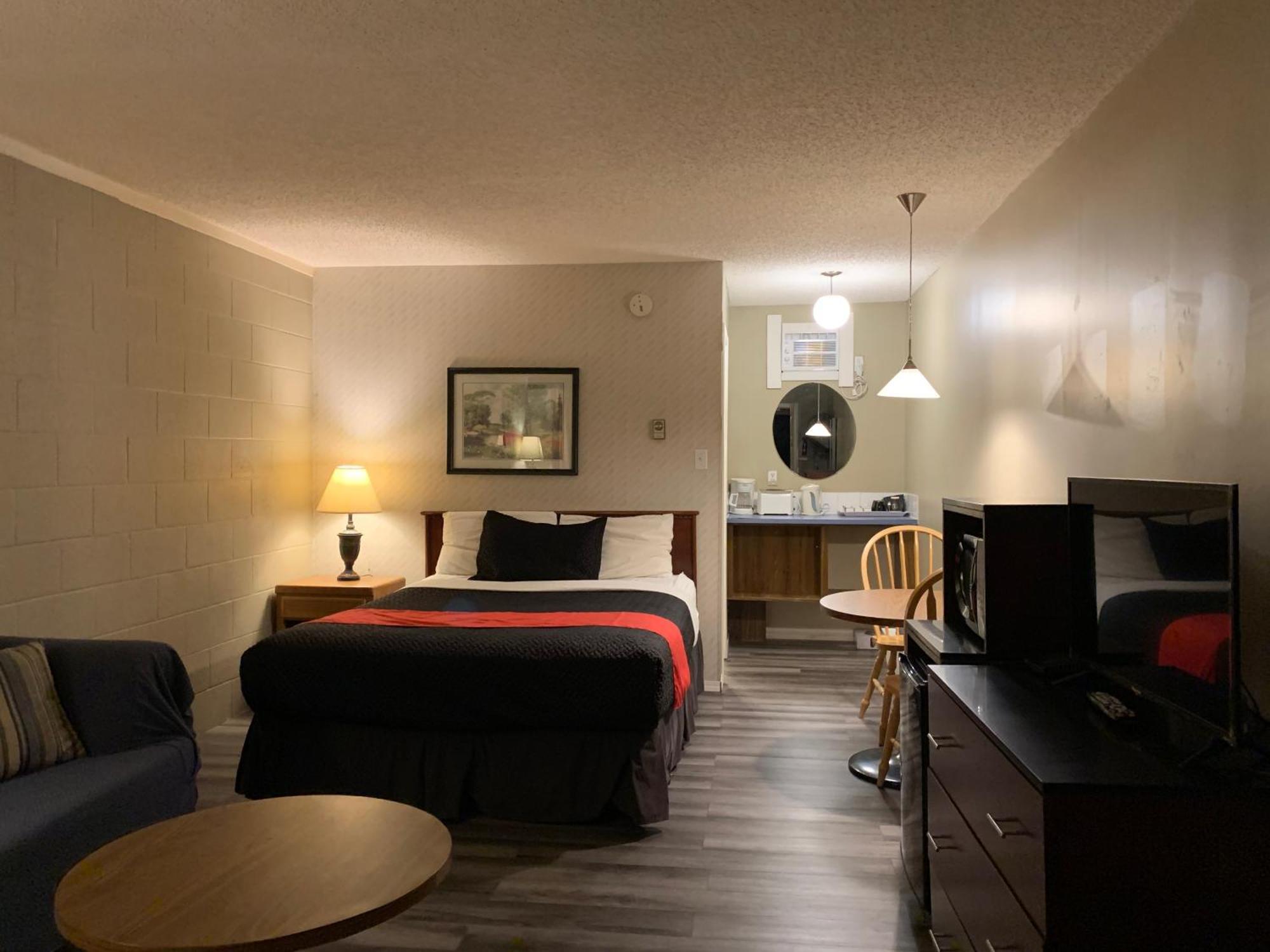 Motel Bavaria Radium Hot Springs Dış mekan fotoğraf
