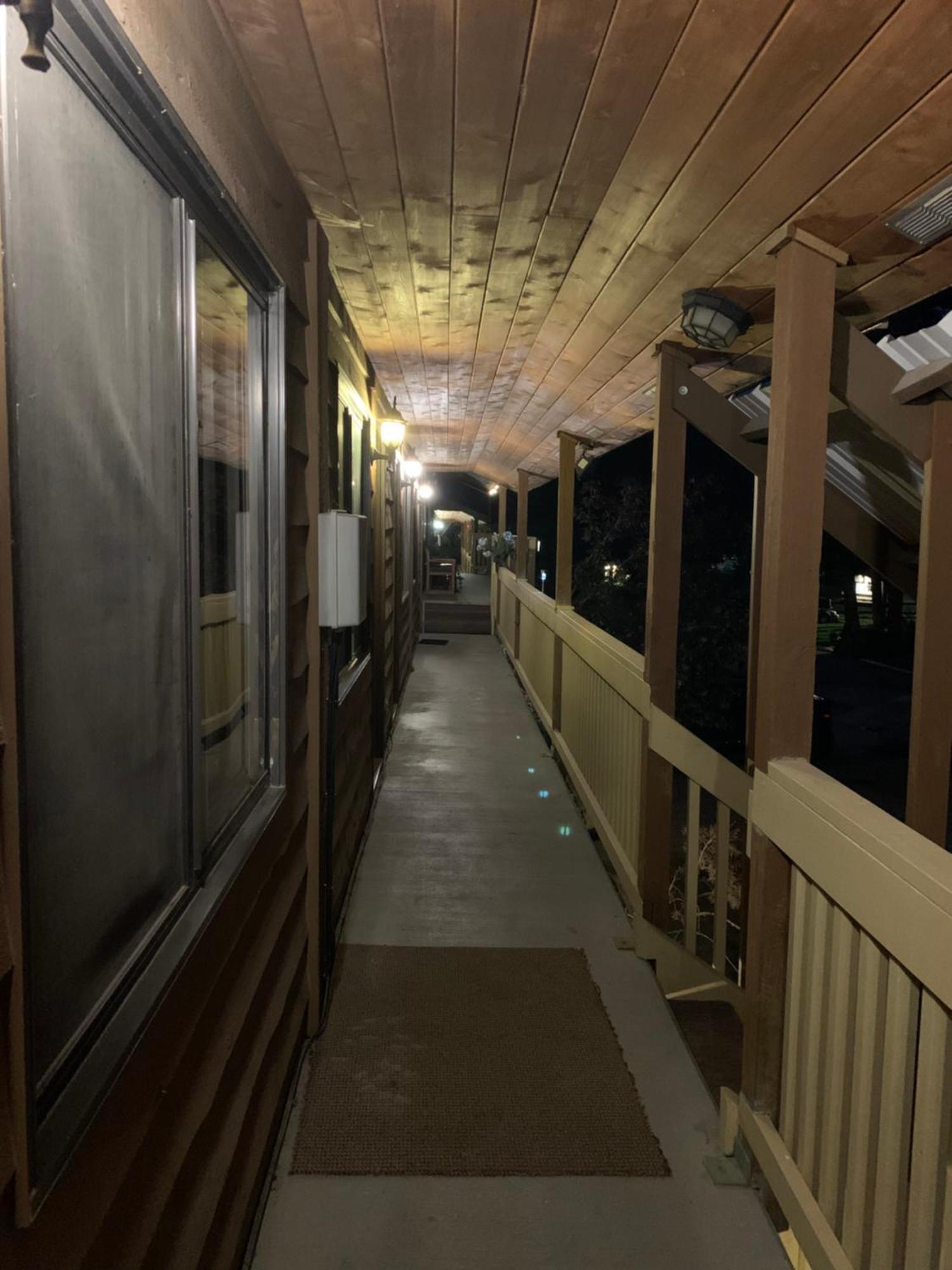 Motel Bavaria Radium Hot Springs Dış mekan fotoğraf