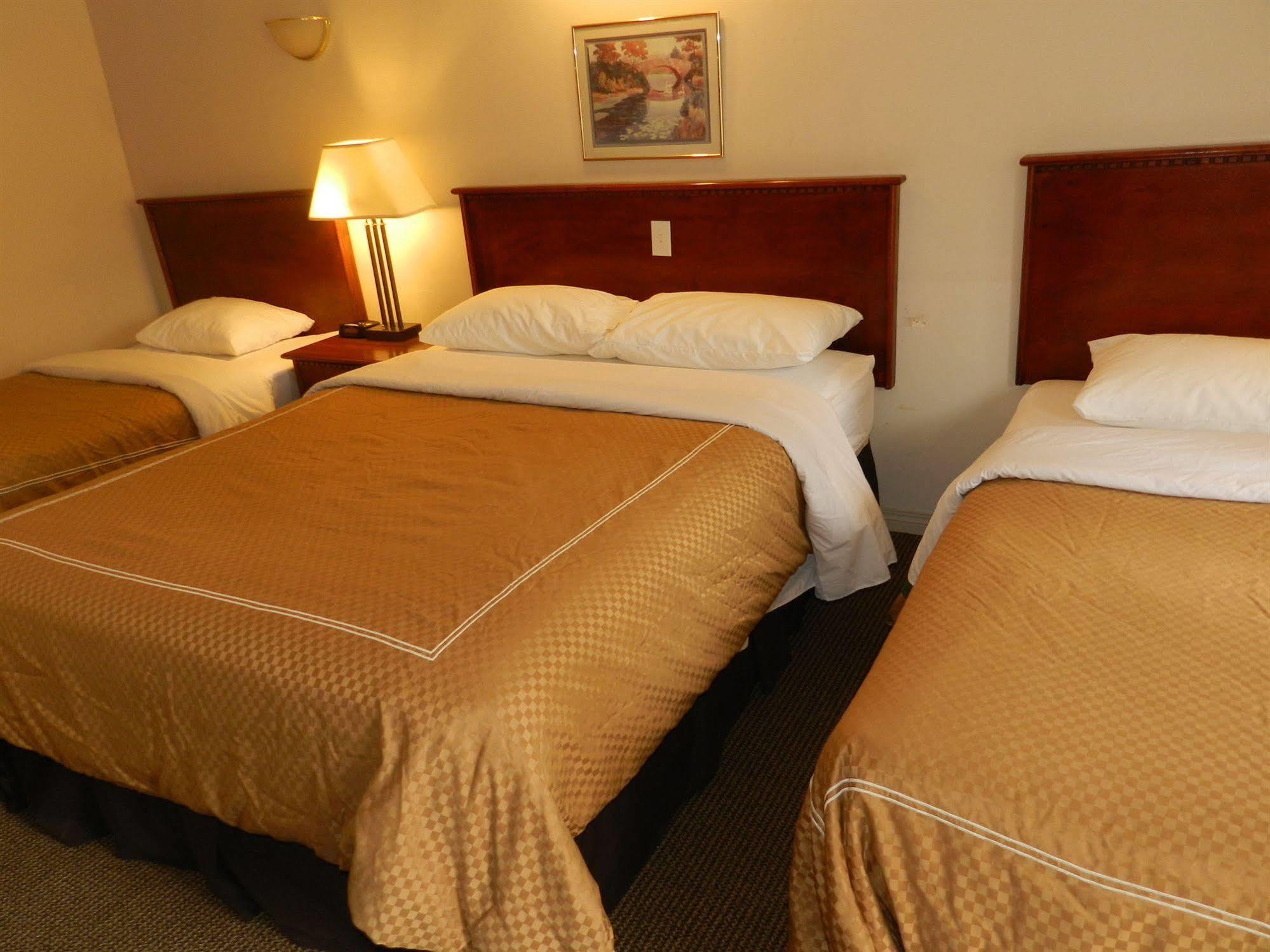 Motel Bavaria Radium Hot Springs Dış mekan fotoğraf