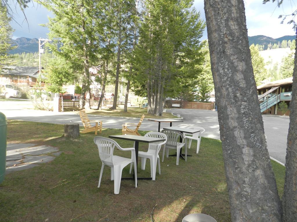 Motel Bavaria Radium Hot Springs Dış mekan fotoğraf