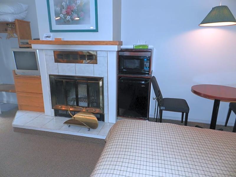 Motel Bavaria Radium Hot Springs Dış mekan fotoğraf